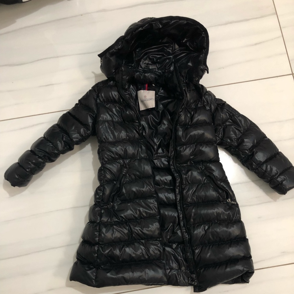Girls moncler Moka coat size 8 in great condition